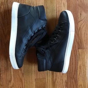 Steve Madden leather high tops size 11☀️